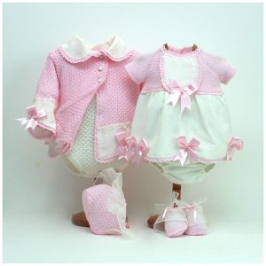 Abrigo, vestido, braga, capota y patucos