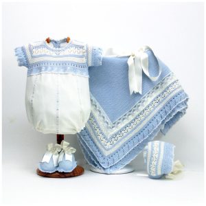 Pelele, capota, patucos y toquilla