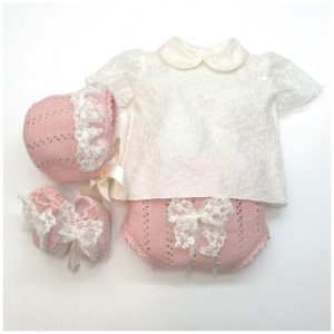 Camisa, braga, capota y patucos