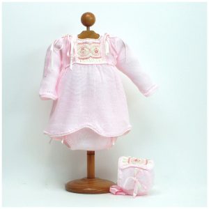 Vestido de punto ruso, braga y capota