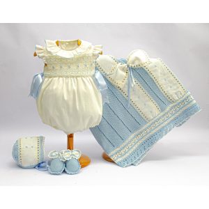 Pelele, capota, patucos y toquilla