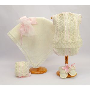 Casaca, braga, capota, patucos y toquilla