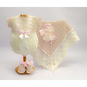 Pelele, patucos y toquilla