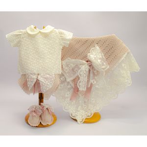 Camisa, braga, patucos y toquilla