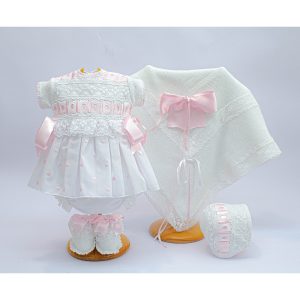 Vestido, braga, capota, patucos y toquilla Md.1512