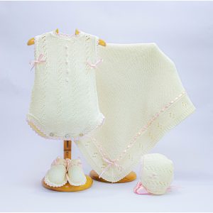 Pelele, capota, patucos y toquilla