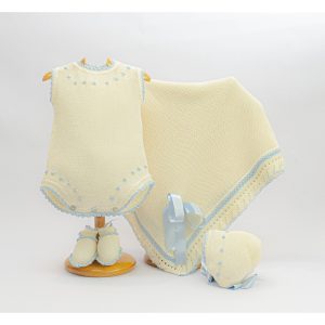 Pelele, capota, patucos y toquilla