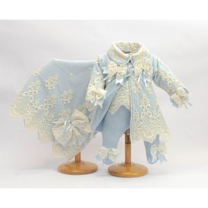 Abrigo cuello, jersey, polaina, capota y toquilla