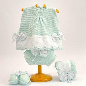 Casaca, braga, capota y patucos