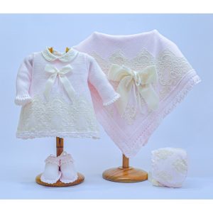 Vestido, patucos, capota y toquilla