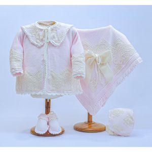 Abrigo, vestido, patucos, capota y toquilla