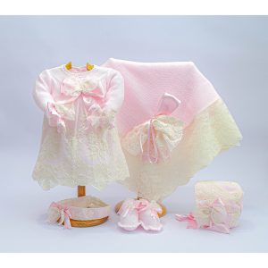 Vestido, capota, diadema, patucos y toquilla