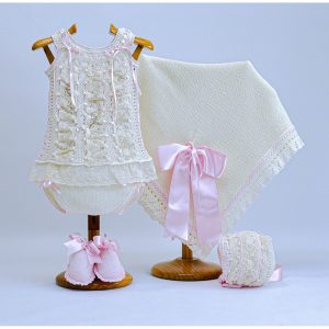 Camiseta, braga, capota, patucos, toquilla