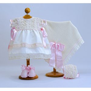 Vestido, capota, patucos y toquilla